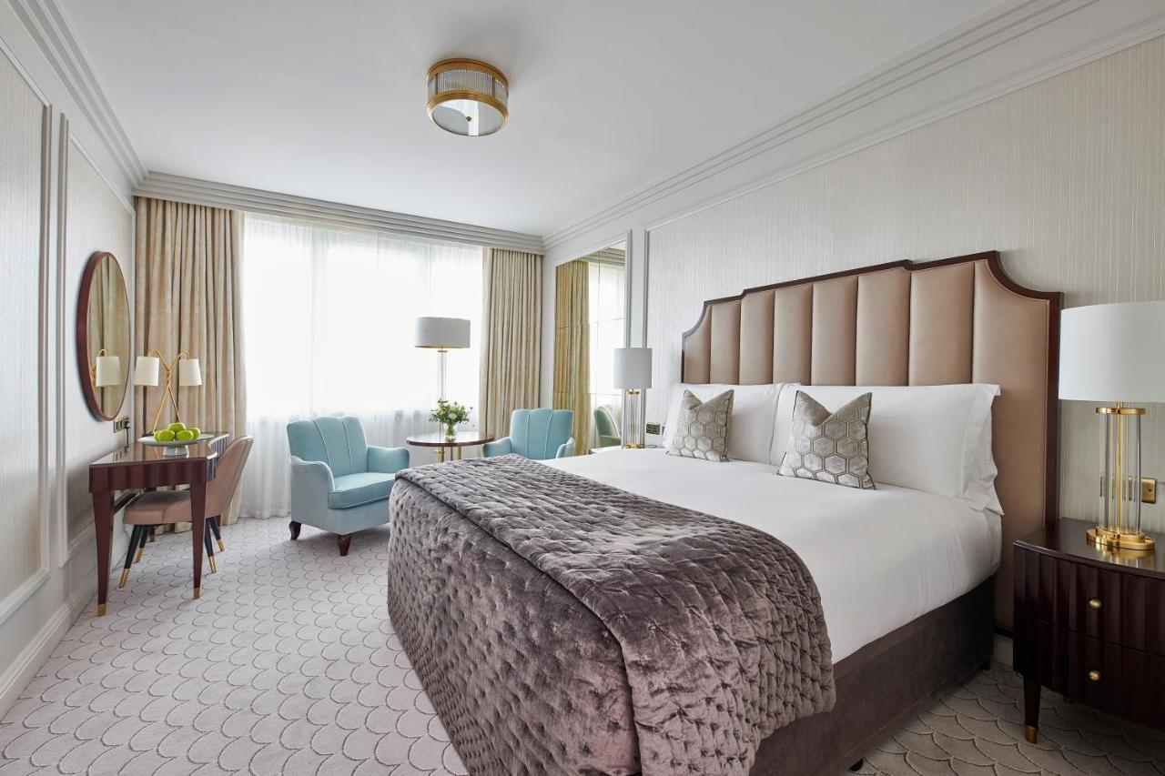 The Westbury Hotel Dublino Esterno foto A bedroom at The Dorchester