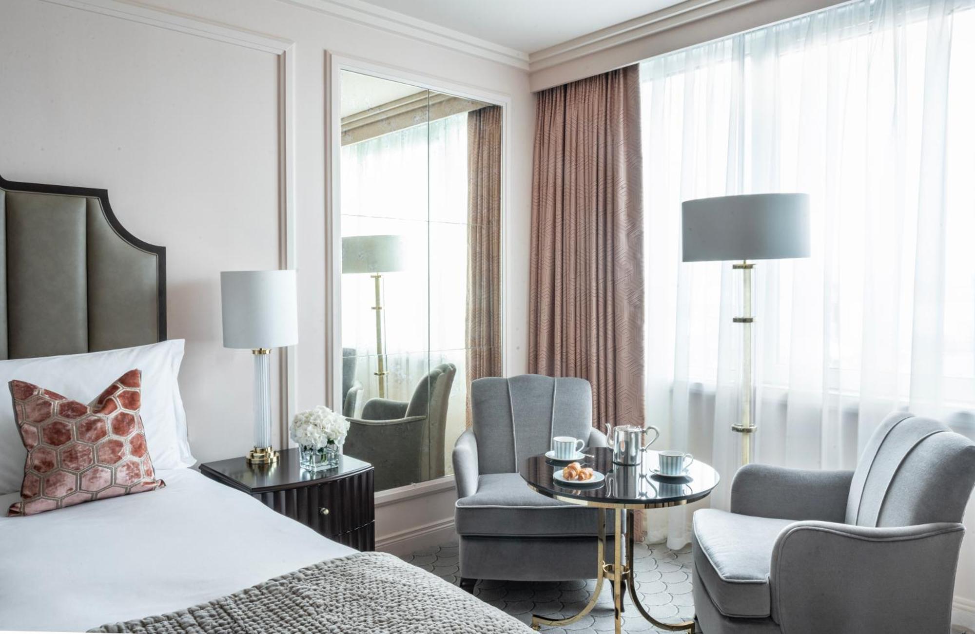The Westbury Hotel Dublino Esterno foto A room at The Dorchester
